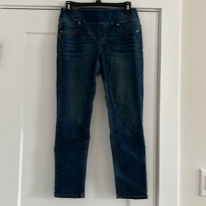 Style and Co gently worn elastic waist stretch capri jeans